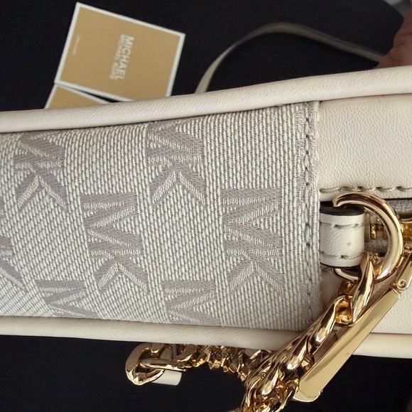 Michael Kors Natural Cream Jet Set Crossbody Bag - Picture 15 of 15